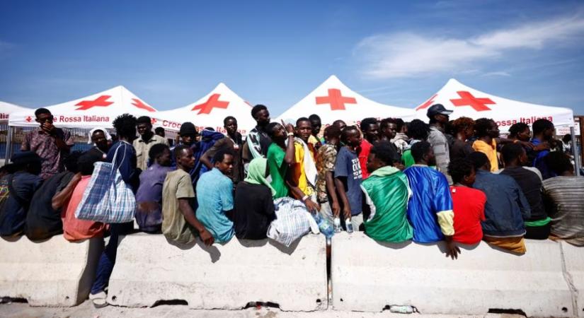 Az olasz kormány életkor-vizsgálatnak vetné alá a magát kiskorúnak valló migránsokat
