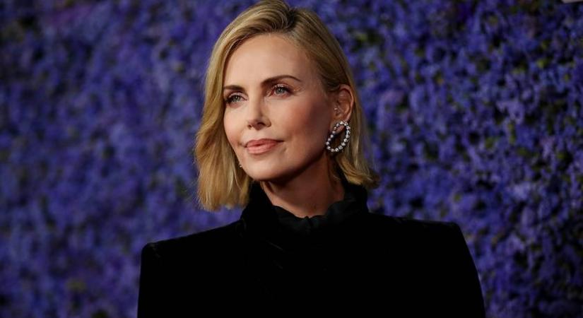 Charlize Theron ritkán látott lányával ment a divatbemutatóra: Jackson már 11 éves