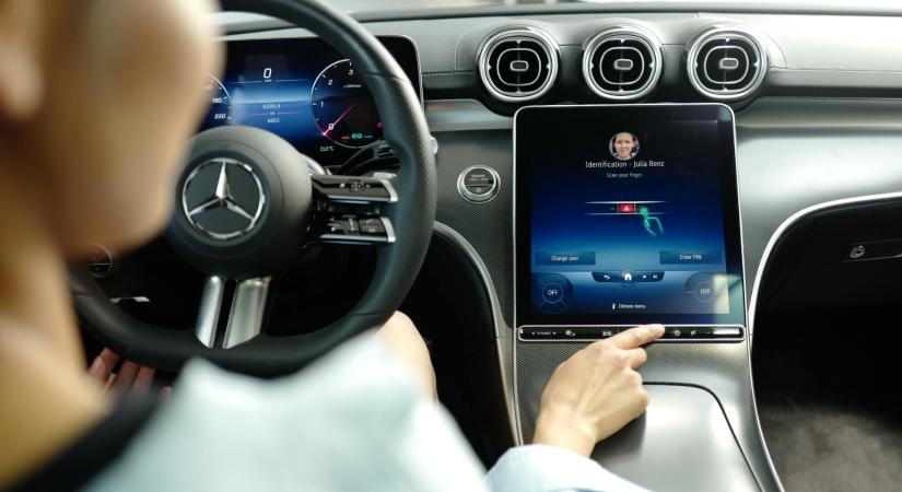 Érkezik a Mercedes Pay, aminek köszönhetően már ujjlenyomattal is fizethetünk a benzinkutakon