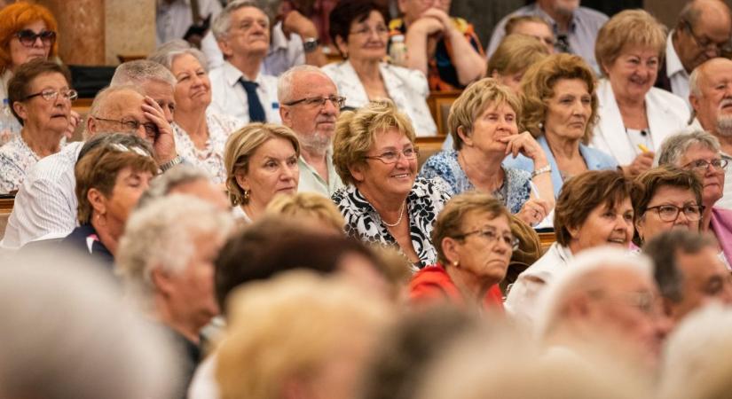 Az MNB prognózisa alapján megvan, mennyi lehet a novemberi nyugdíjemelés
