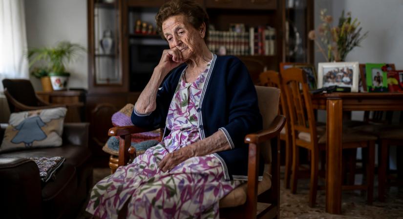 Szívszorító: videósorozatban mutatja be a felnőtt férfi, milyen együtt élni demenciás apjával