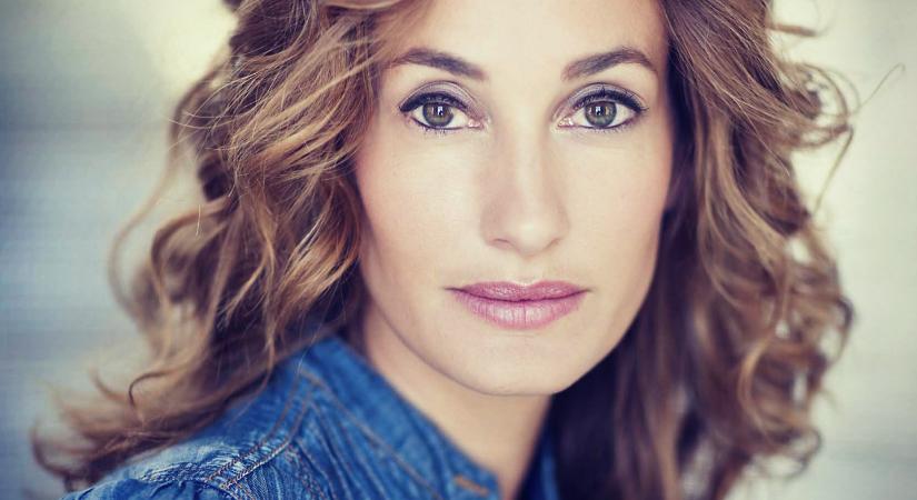 Epres Panni és Penélope Cruz oldalán pózol: nehéz eldönteni, ki a szebb
