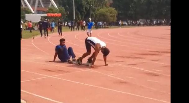 Hirtelen megsérültek a futók, ahogy megjelentek a doppingellenőrök a versenyen