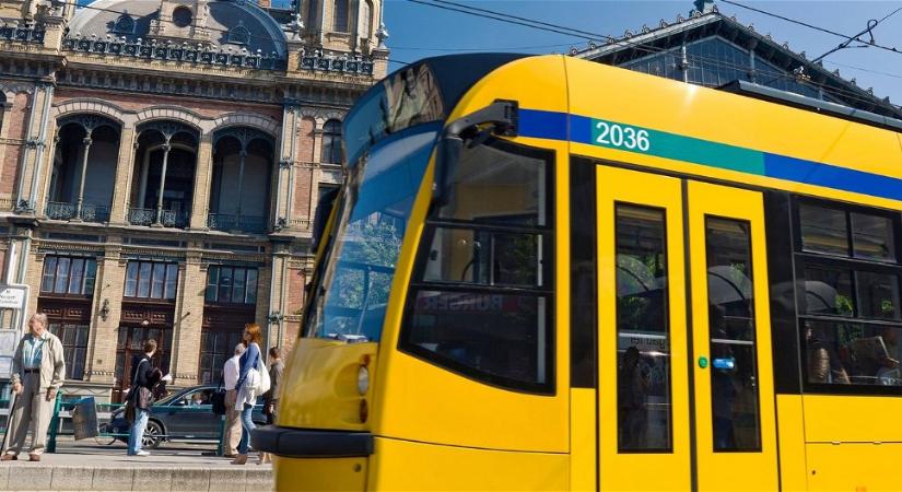 Életveszély a Nyugati pályaudvarnál: sörösdobozokat hajigál egy magából kikelt nő az aluljáróban
