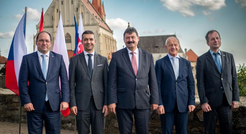 Közös V4 fellépés az ukrán gabonaimporttal szemben