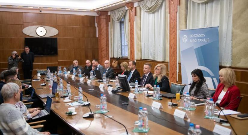 Azon múlnak az uniós pénzek, van-e elég szobája az Országos Bírói Tanácsnak?