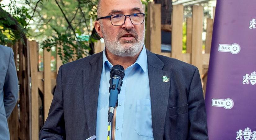 Nyilvánosságra hozta Pikó András a 96 milliós józsefvárosi szerződéseket