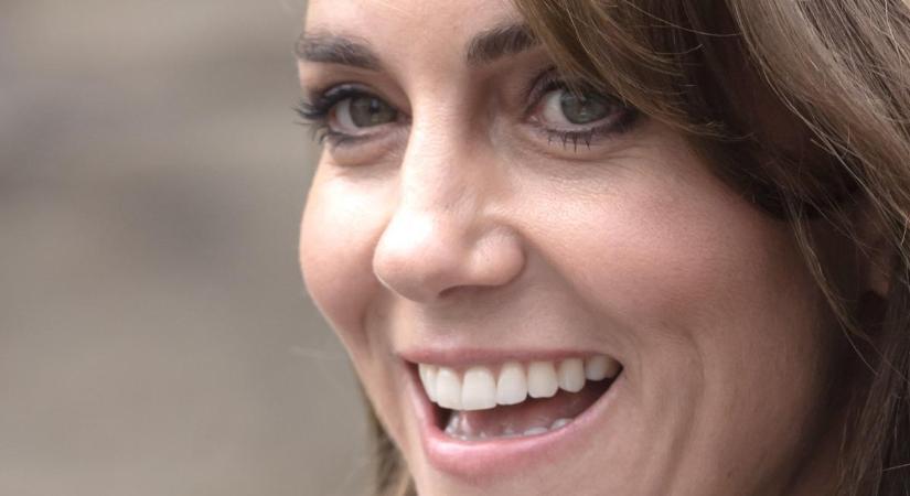 Valami elképesztő új frizurával bukkant elő Katalin hercegné. Szenzációs a kinézete