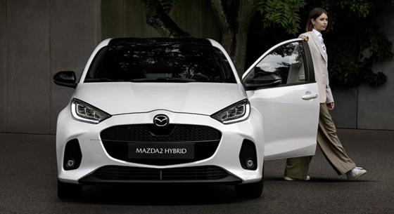 Itt a legújabb Mazda 2, ami picit jobban megkülönböztethető a Toyota Yaristól
