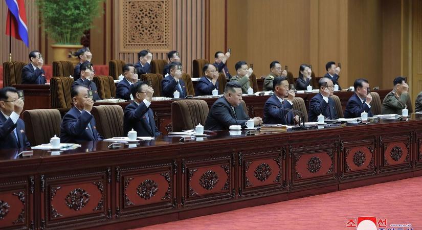 Alkotmányba foglalta atomfegyver-programját Észak-Korea