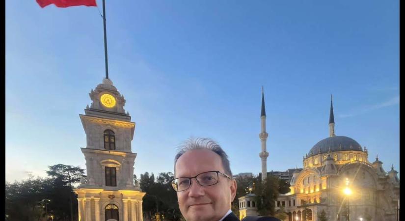 Hoppál Péter képzett középiskolai ének-zene tanár és karvezető újra kormánybiztos lett