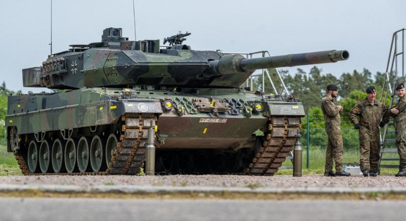 Videó: tank kószált Budapesten az éjszaka