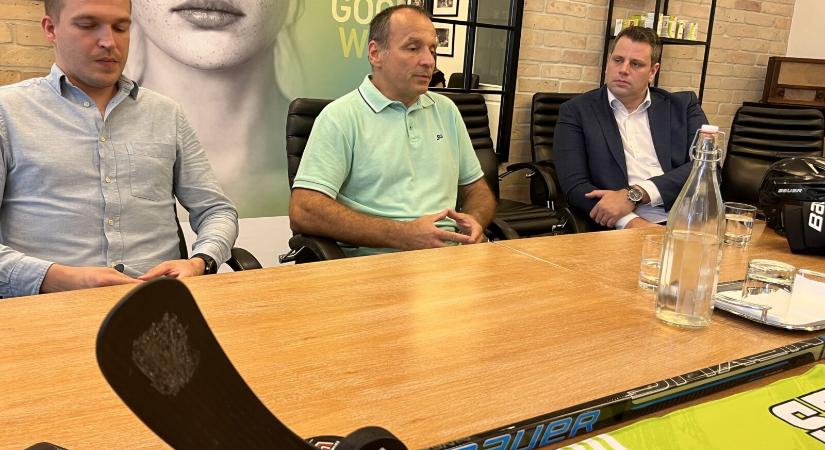 A magyar jégkorong ikonikus alakjával és egy egykori válogatottal erősítettek a szegedi jégkorongozók
