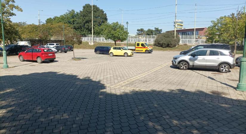 Újabb “nyerő” döntés Szegeden: kiürült a PR parkoló Újszegeden