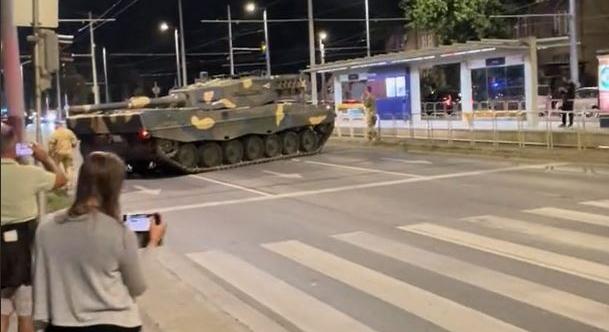 Éjszaka váratlanul megjelent egy Leopard 2-es harckocsi a Hungária körúton