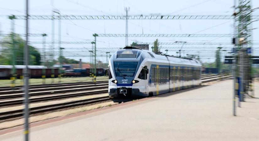 Újra gázolt a vonat, esélye sem volt a kerékpárosnak Vecsésnél