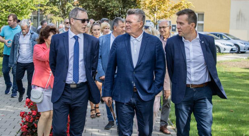 Gyárlátogatást tartottak a dorogi Richterben