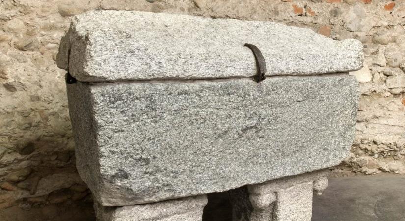 Megnézték, mi van az ősi, lezárt szarkofágban