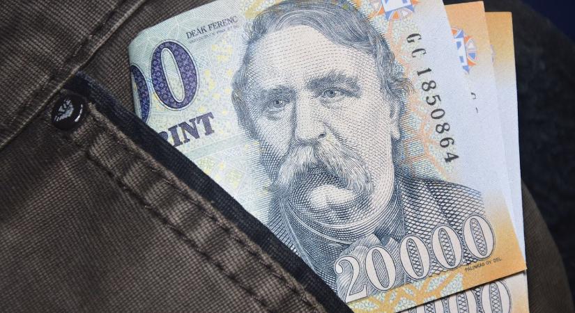 Évközi minimálbér-emelés jöhet