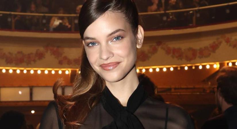 Palvin Barbara a Párizsi Divathéten: átlátszó felsőben keltett feltűnést