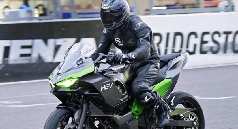 Már közúton az első hibridüzemű Kawasaki - Új korszak kezdődik?