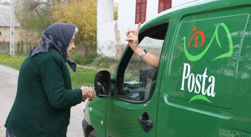 Novemberben közel félhavi nyugdíjjal többet visz a postás