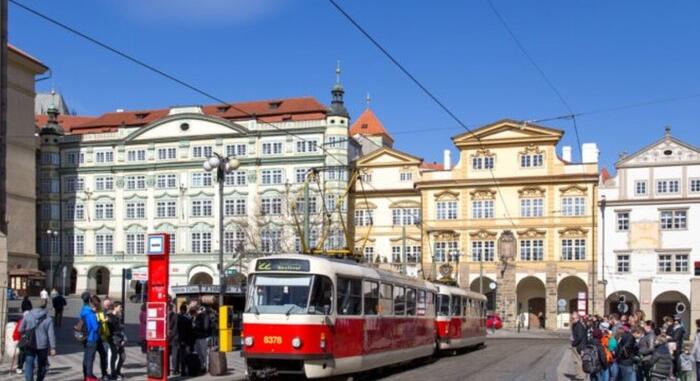 Prágában törölték az ukránok kedvezményes utaztatását