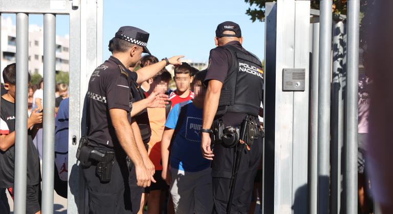 Tanárokat és diákokat késeltek meg egy spanyol iskolában