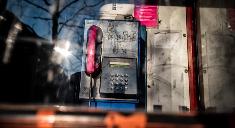 Októbertől a Telekom lesz a felelős a koszos telefonfülkékért az egyik budapesti kerületben