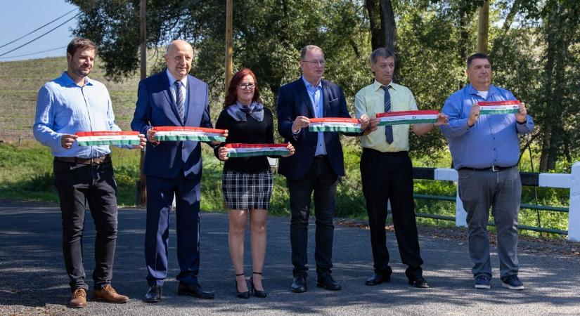 Különleges technológiával készült el a Bokor és Kutasó közötti útszakasz (fotók)