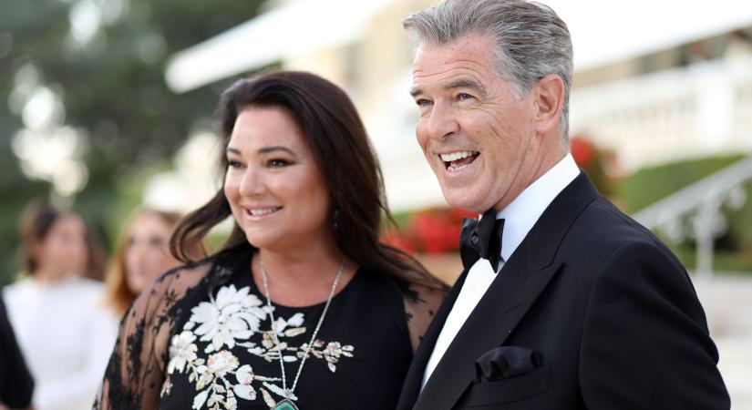 Pierce Brosnan 60 rózsával lepte meg feleségét a 60. születésnapján