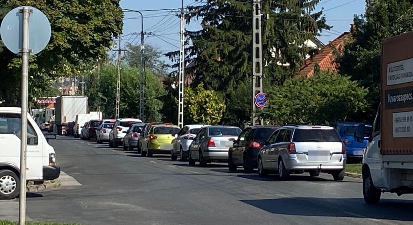 Elképesztő dugót hoztak össze Pécsen
