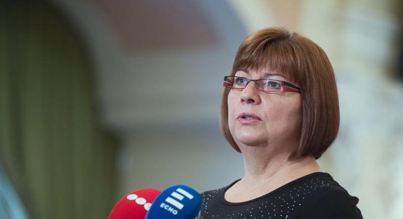 Aprópénzt kapnak a nyugdíjasok a kormánytól