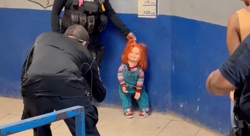 Mexikóban megbilincseltek és letartóztattak egy Chucky babát