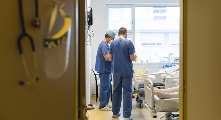 Magyar Orvosi Kamara: nem felel meg a jogszabálynak az orvosok kirendelése