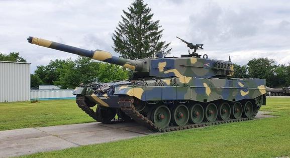 Tovább fegyverkezik Magyarország, újabb 44 Leopard tankot veszünk