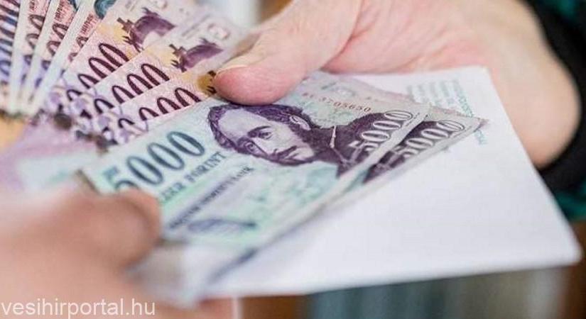 Közel félhavi nyugdíjjal többet visz a postás