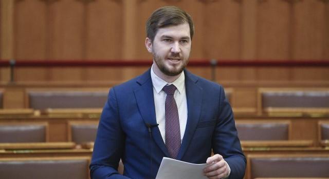 Bocsánatot kért Gelencsér Ferenc, amiért káromkodott a parlamentben