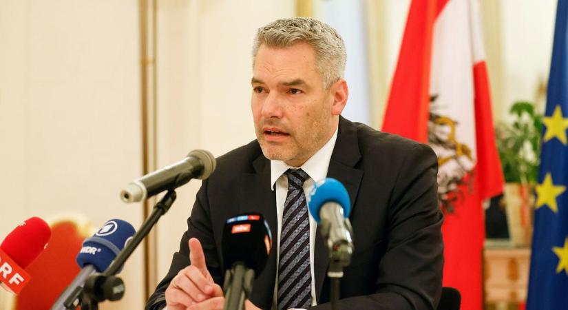 Az osztrák kancellár videóban gúnyolta ki a gyerekeket szegényesen nevelő nőket: "Ha egy anya nem tud meleg ételt adni a gyerekének, menjen a McDonald'sba"