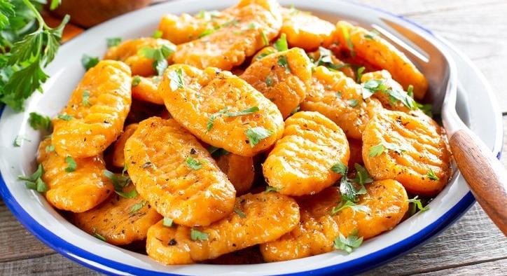 Vegán sütőtökös gnocchi citromos-zsályás vajban