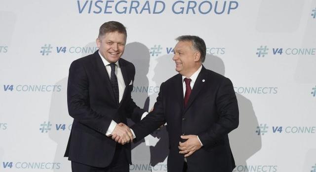 Orbán Viktor „békepárti” szövetségese az esélyes a szlovák választáson, akinek pont kapóra jönnek a Magyarországról érkező menekültek