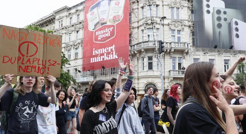 Döntéshelyzetben a tanárok, lejár a határidő: furcsa dolgok történnek az iskolákban, fájóan sokan hagyják el a pályát