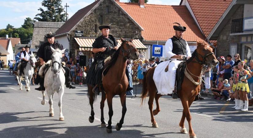 Folytatódik a hagyomány Tihanyban: jönnek a szüreti napok