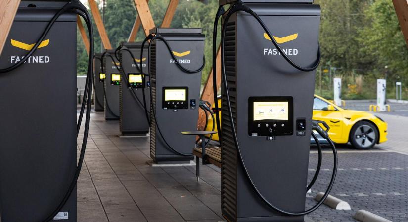 400 kilowattos töltőket kapcsolt be a Fastned