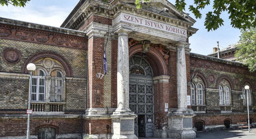 Két napig nem működtek a liftek a Szent István Kórházban, kézben hozták le a betegeket
