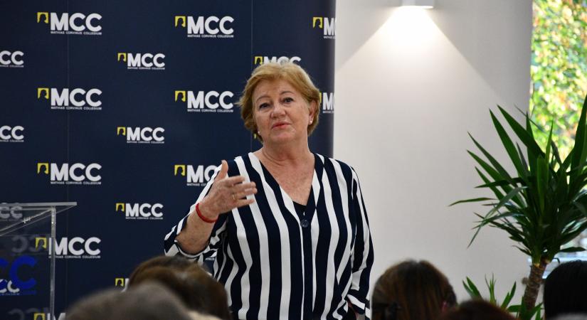 A globális világ kihívásairól és a környezettudatos életmód fontosságáról tartott előadást Szili Katalin Beregszászban