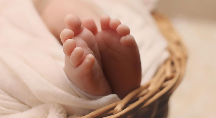 Autóba szorult egy kisbaba Hajdúszoboszlón