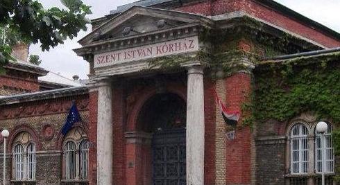 Két napig egy lift sem működött a Szent István Kórház sebészetén, kézben vitték a betegeket