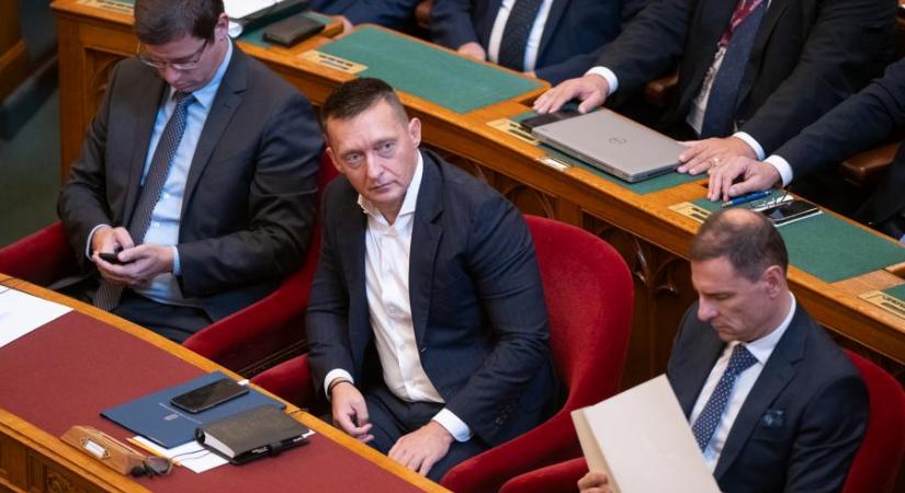 Március végén lemondott, most újra kinevezték Rogán Antal helyettes államtitkárát