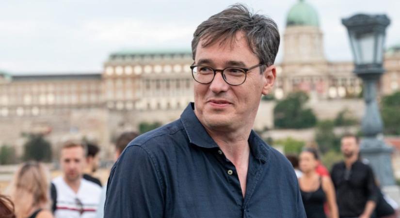 Videót tett közzé a biciklisávban robogó mentőről a főpolgármester